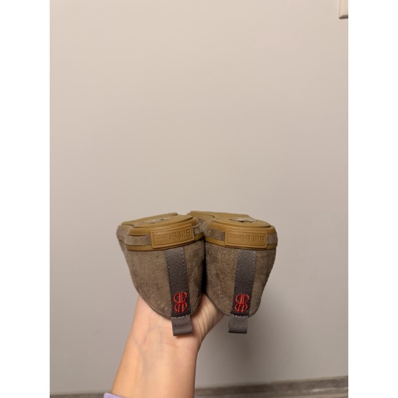 Bill Blass Sutton Suede Slip On Taupe Color Size 7 Excellent Condition - Picture 10 of 10